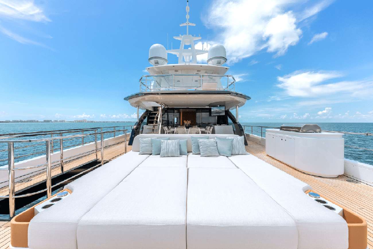 Yacht Photo 20